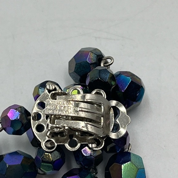 Vintage Western Germany Faceted Iridescent Black Cha Cha Dangle Clip Earrings - Picture 14 of 16